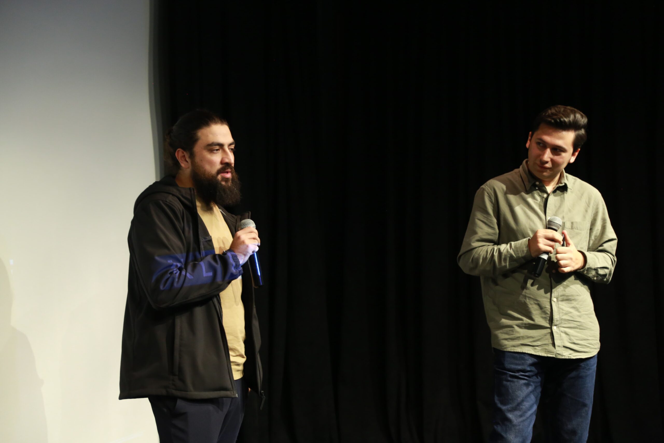 Bu yıl 11-15 Kasım tarihleri arasında üçüncüsü düzenlenen Esenler Film Günleri’nde 13-14 Kasım tarihlerinde Kısa Film Seçkisi’ndeki ekiplerin yanı sıra “KODOKUSHI” filminin ekibi sinemaseverlerle buluştu.