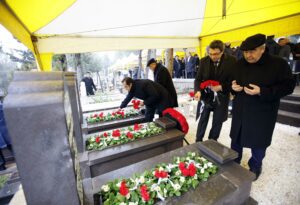 SANKO’NUN KURUCUSU SANİ KONUKOĞLU MEZARI BAŞINDA ANILDI