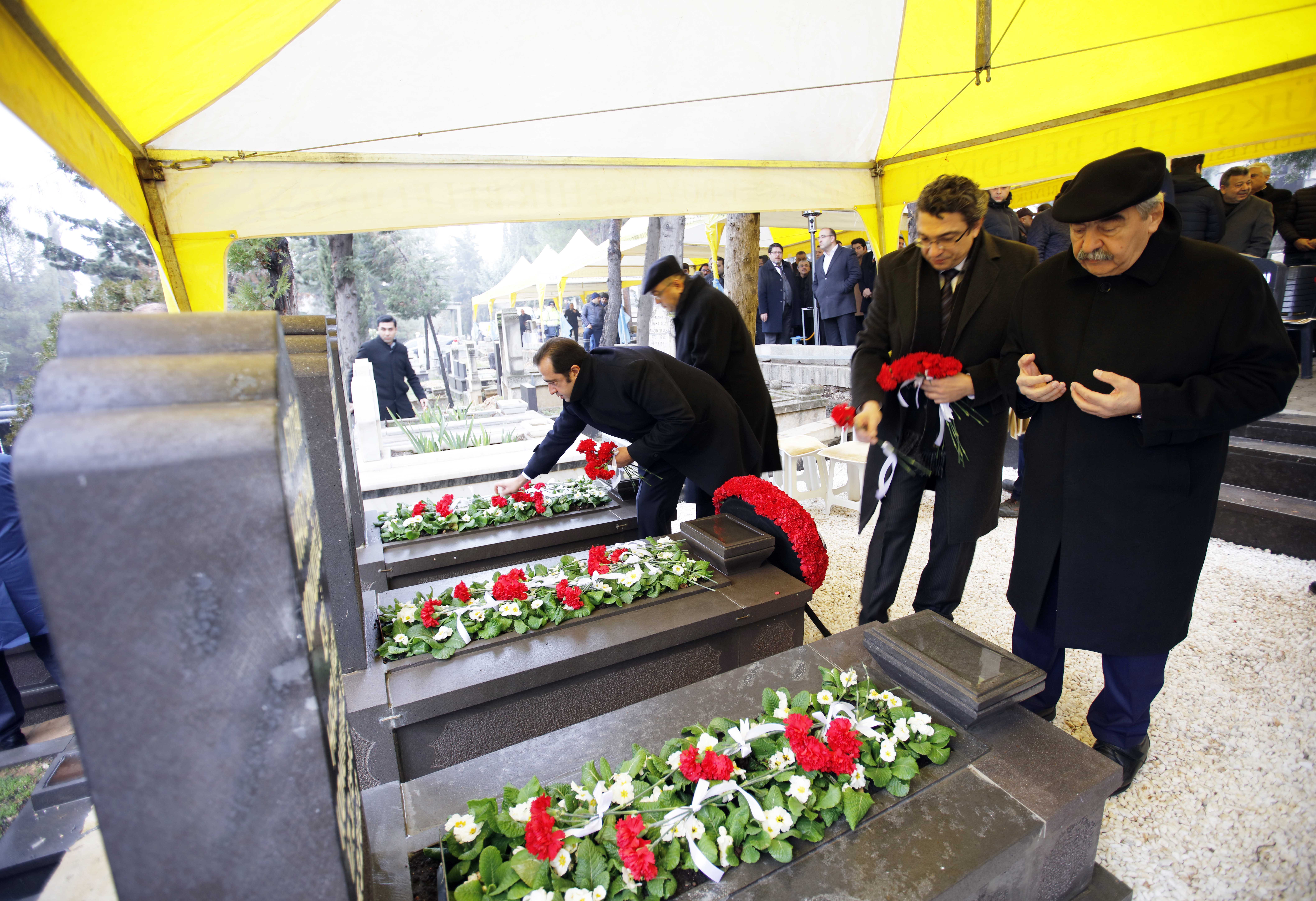 SANKO’NUN KURUCUSU SANİ KONUKOĞLU MEZARI BAŞINDA ANILDI