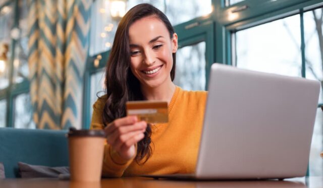 Kadınlar Online Alışverişi hangi gün yapıyor?
