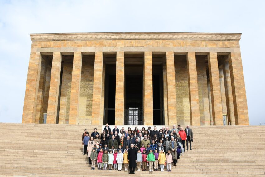 TEGV Cumhuriyet’in 100.yılında Atatürk’ün Huzurunda