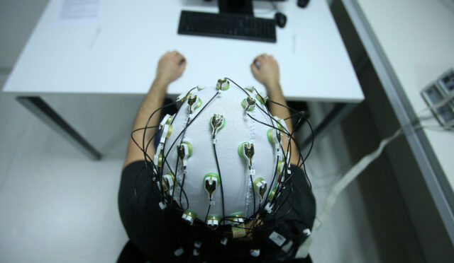 Beyin çipi ilk kez bir insanın beynine yerleştirildi