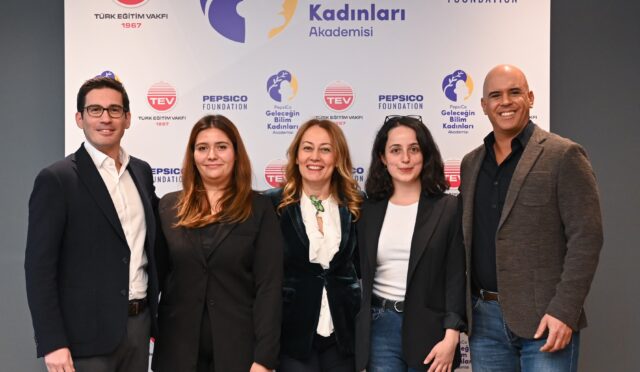 Geleceğin Bilim Kadınları Akademisi
